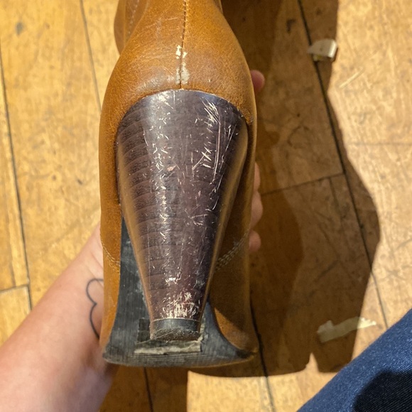 Fashionable tall boots - Picture 2 of 3